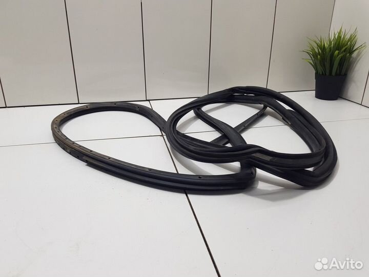 Уплотнитель двери задней левой (Zotye T600)