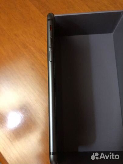 iPhone 8, 64 ГБ