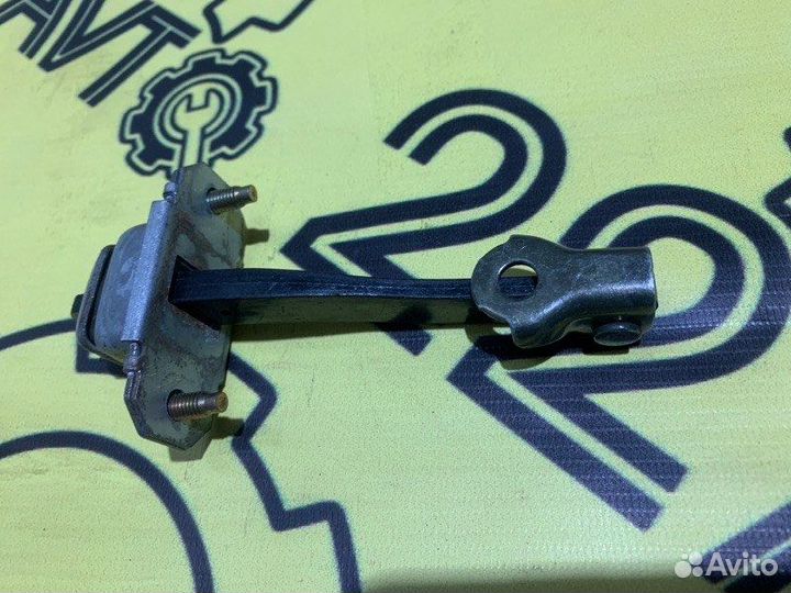 Ограничитель двери Subaru Forester SF5 EJ205