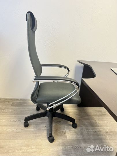 Офисная мебель бу столы тумбы шкафы