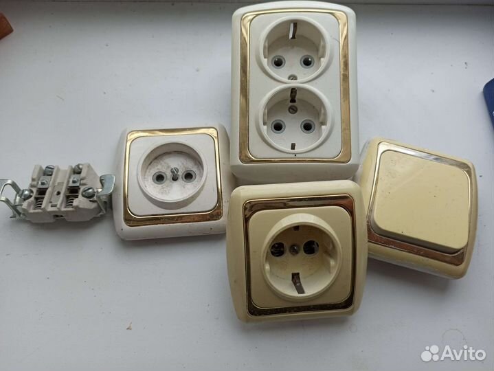 Розетки встраиваемые, выключатели