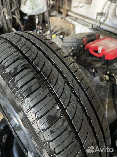 Pirelli Carrier 185/65 R15