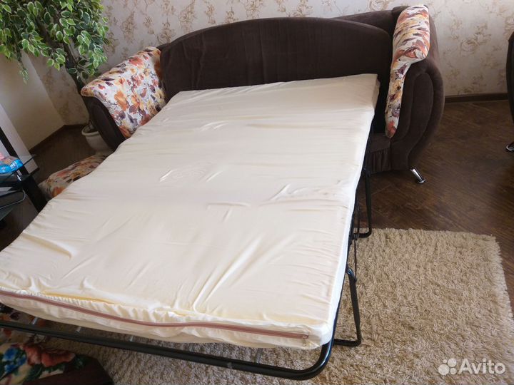 Диван выдвижной 2 кресла и пуфик