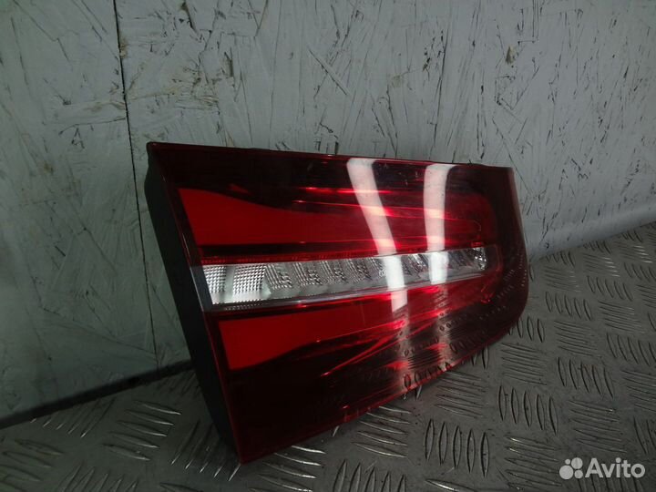 Фонарь с крышки багажника левый Mercedes 253