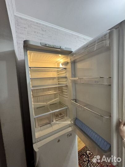 Холодильник indesit