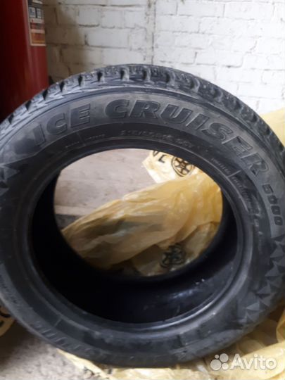 Bridgestone Ice Cruiser 5000 215/60 R16