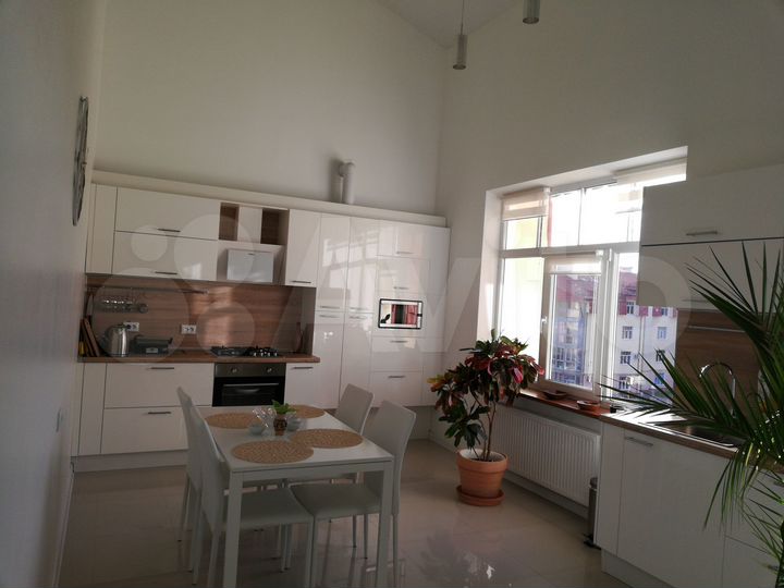 3-к. квартира, 101 м², 4/4 эт.