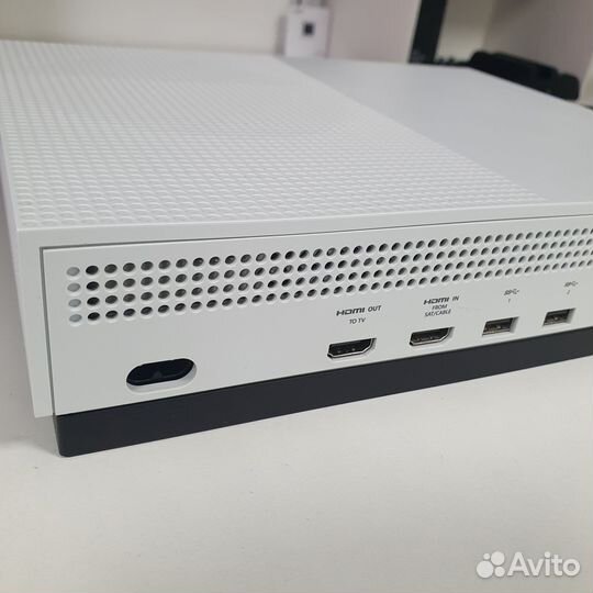 Xbox One S 1000GB в идеальном состоянии