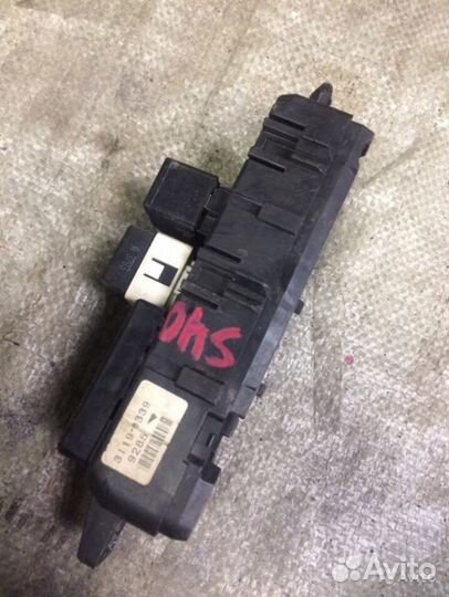 Блок реле/предохранителкй салона Volvo S40 V40