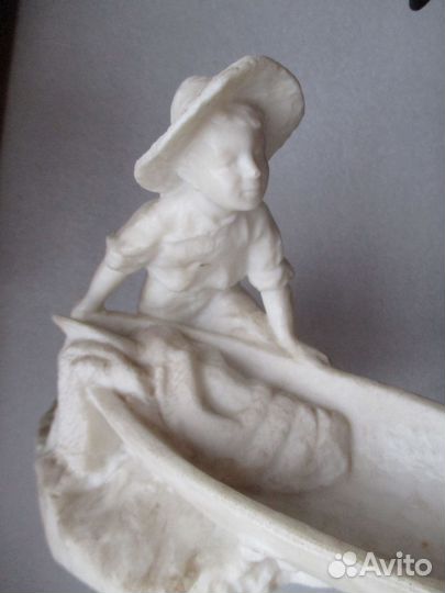 Статуэтка Юный рыбак. колкий пластик