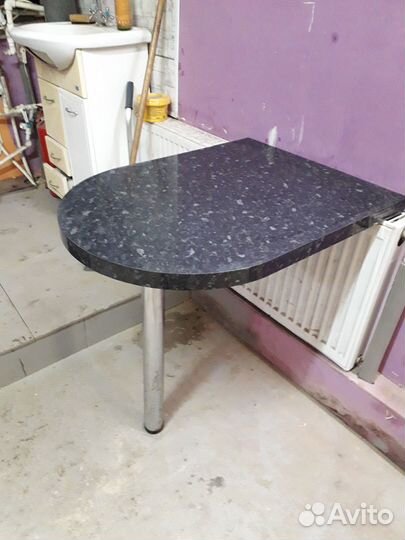 Столик к стене