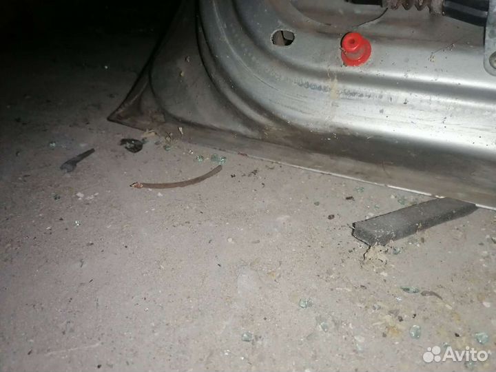 Дверь передняя левая Volvo 740