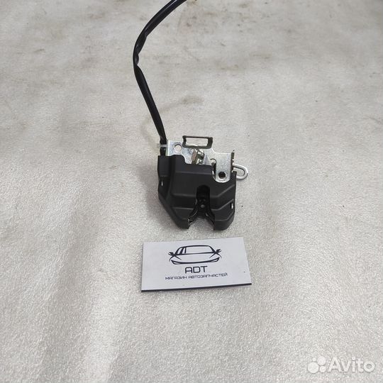 Замок крышки багажника Honda Civic 8 4D седан