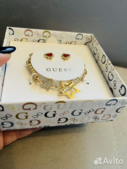 Комплект бижутерии Guess браслет и гвоздики