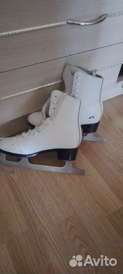 Коньки фигурные 36
