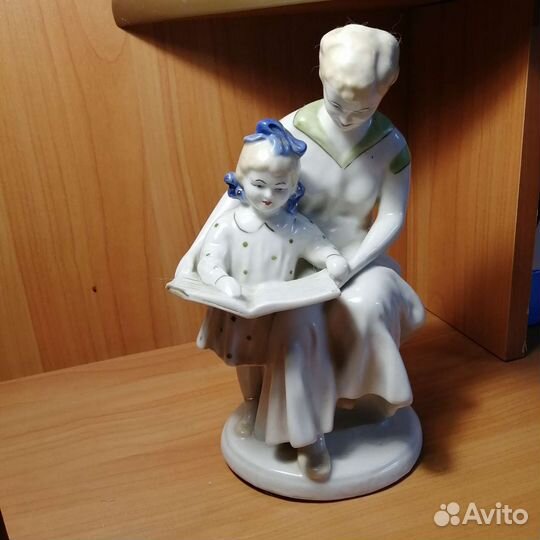 Мама с дочкой (Фарфор)