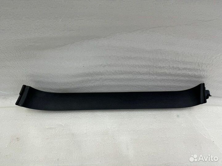 Накладка кузова правая Toyota Land Cruiser 200