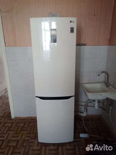 Холодильник с морозильным отделением LG No Frost