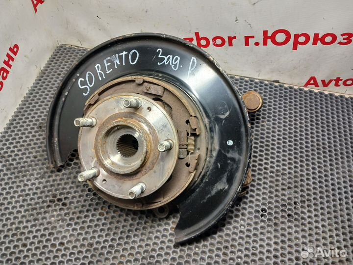 Кулак задний правый Kia Sorento XM