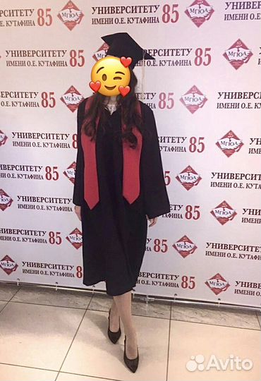 Мантия выпускника и конфедератка