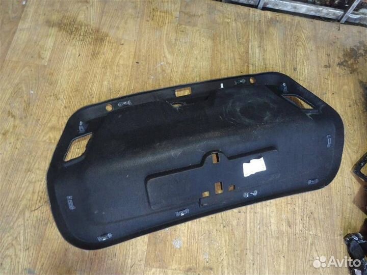 Обшивка крышки багажника Volkswagen Passat B6 2