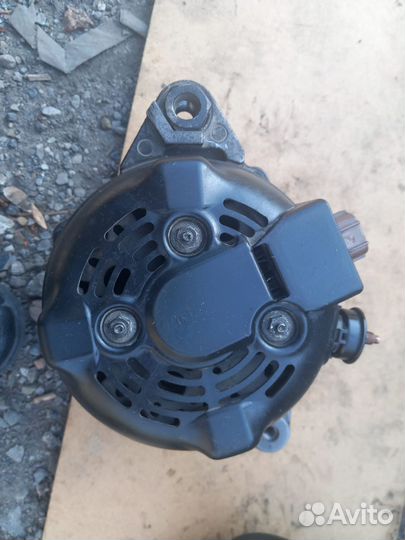 Генератор бу на toyota corolla год 2007