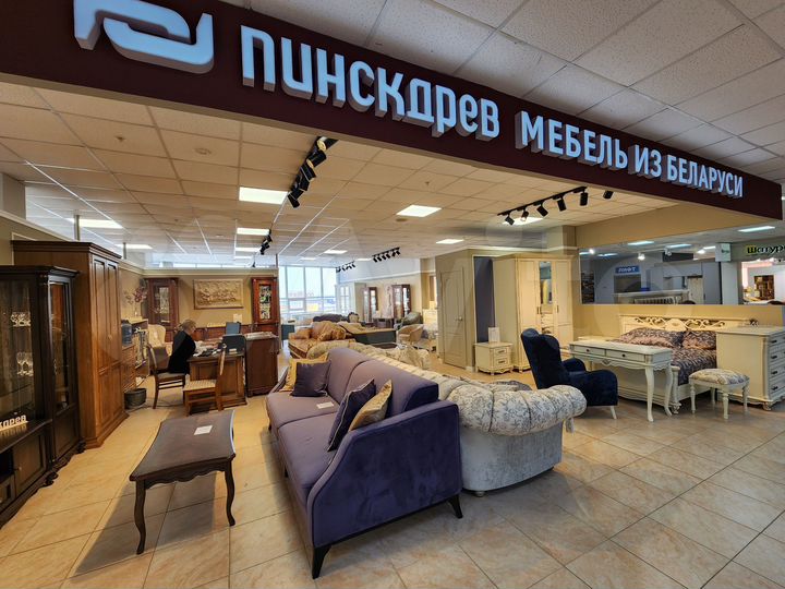 Торговая площадь под мебельный салон, 200 м²