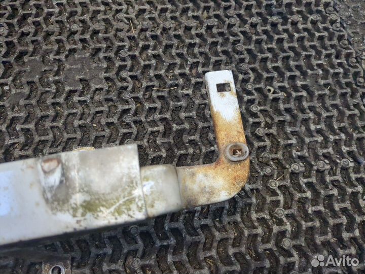 Ресничка под фару Isuzu Trooper, 2002