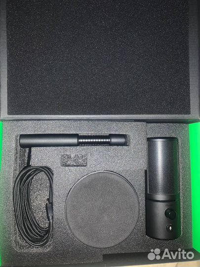 Микрофон Razer Seiren Emote