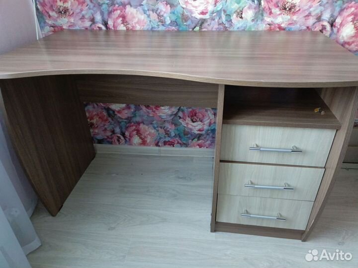 Письменный стол для школьника