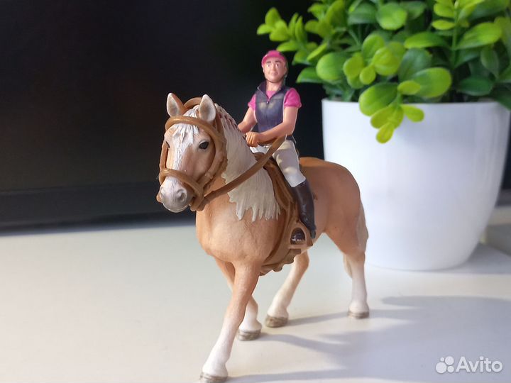 Фигурки лошадей schleich