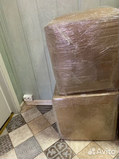 Две коробки вещей