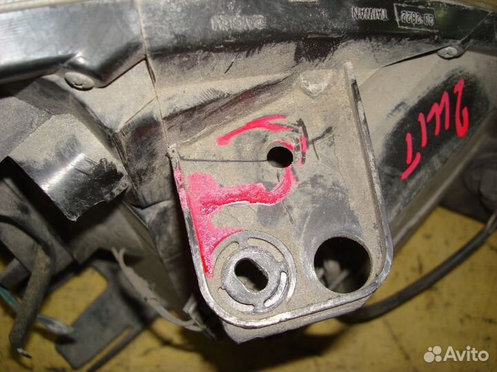 Фара Nissan Tiida C11