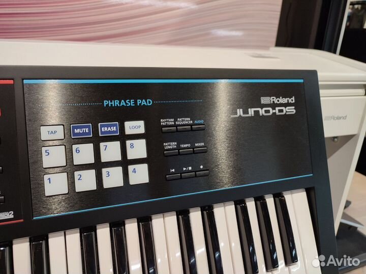 Цифровой синтезатор Roland Juno-DS 61