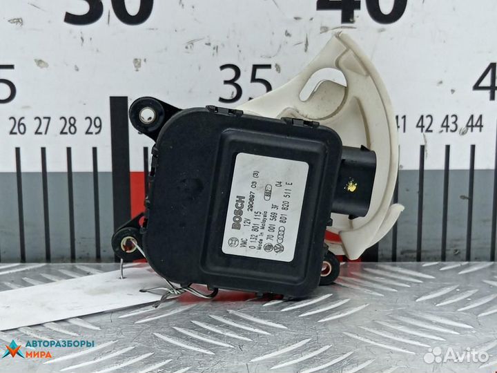 Электропривод Volkswagen Passat B3 1997 8D1820511E