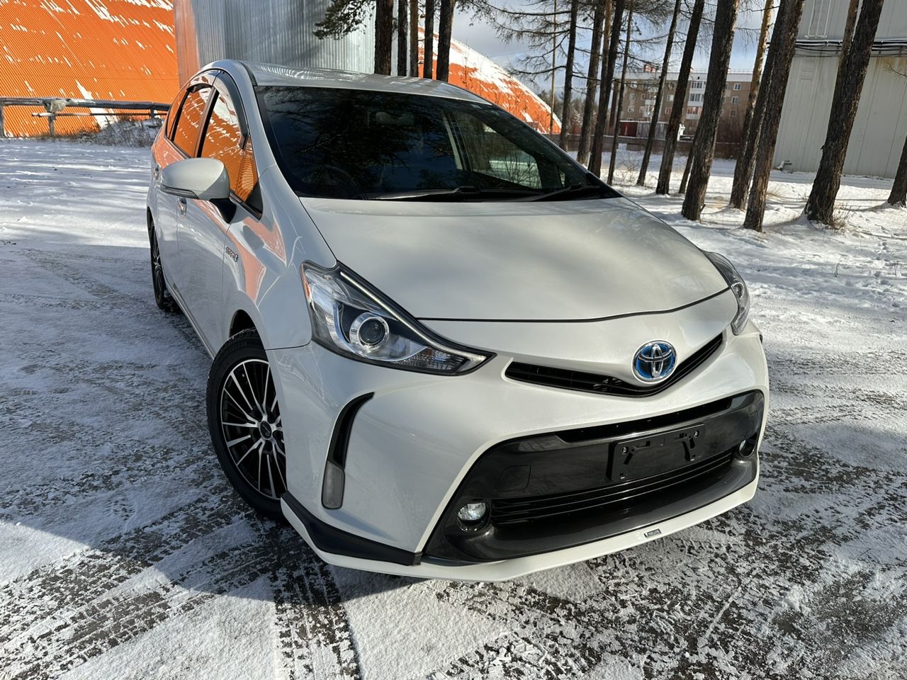 Toyota Prius Alpha: фото владельца