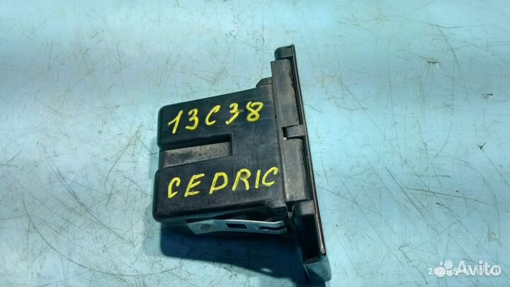 Пепельница для Nissan Cedric Y31