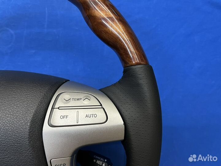 Анатомический руль с косточкой под дерево Toyota