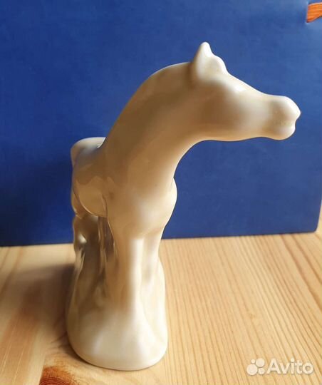 Фарфоровая статуэтка 