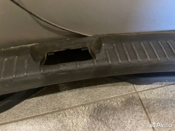 Накладка замка багажника Nissan Qashqai J10