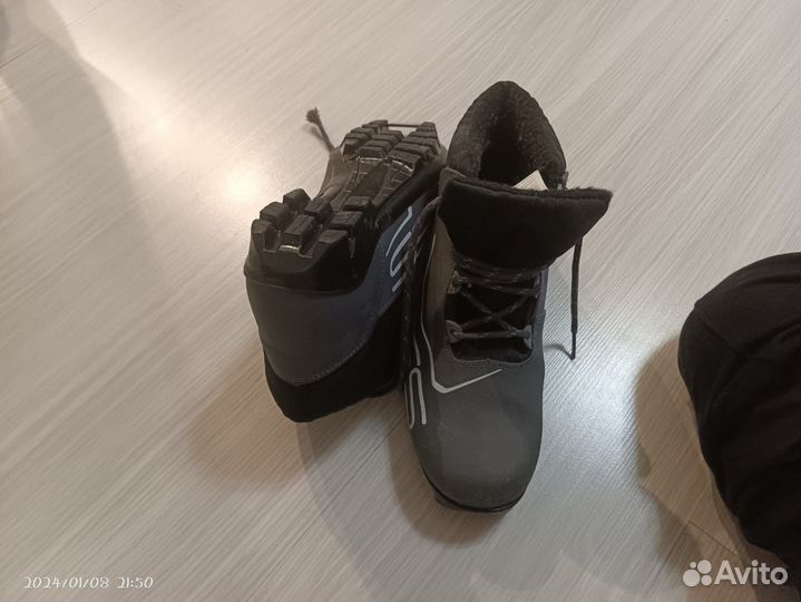 Лыжные ботинки