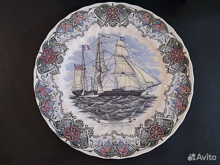 Тарелка настенная Theoxena от Churchill