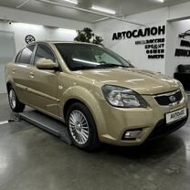 Kia Rio 1.4 AT, 2010, 201 174 км, с пробегом, цена 635 000 руб.