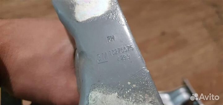 Петля двери багажника Opel Astra J 2010-2017