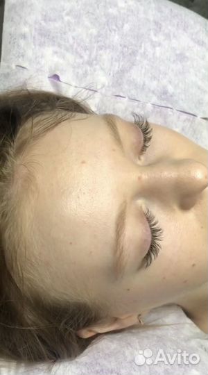 Модель на наращивание ресниц