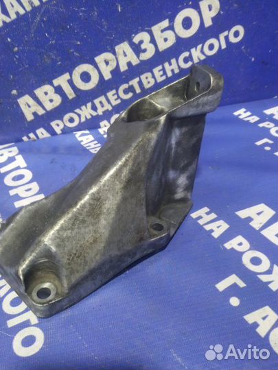 Крепление двигателя Volkswagen Passat B5 седан AVB