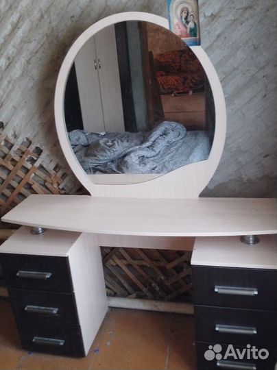 Туалетный столик с зеркалом бу