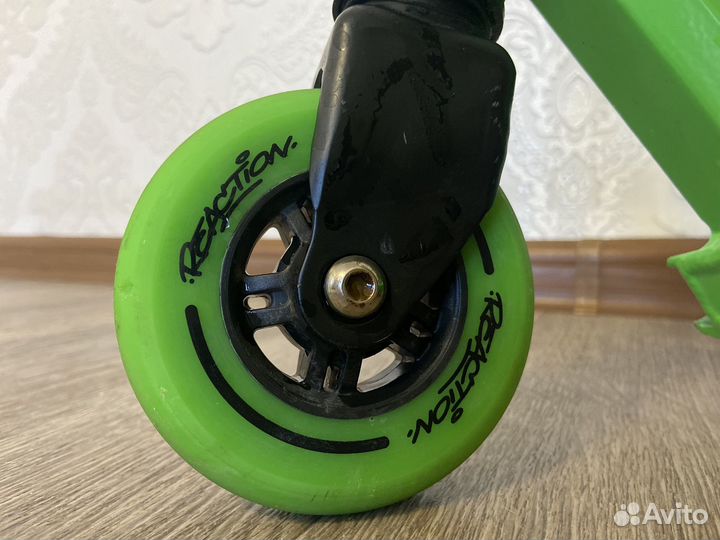 Трюковой самокат reaction 1.0