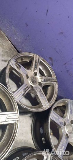 Диск литой R15PCD 4x108 ET40 DIA64.3