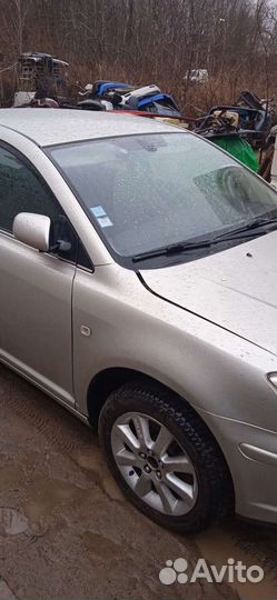 Стекла Тойота Авенсис